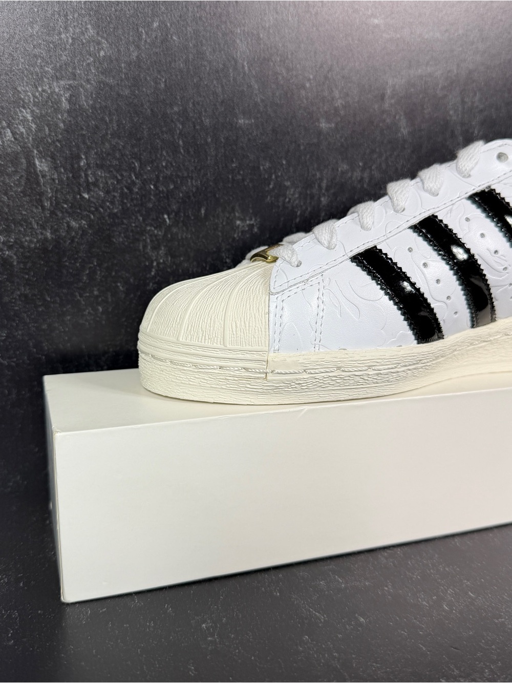 ADIDAS BAPE SUPERSTAR VINTAGE WHITE BLACK WOMENS SHOES SIZE 7 NEW - Picture 6 of 10